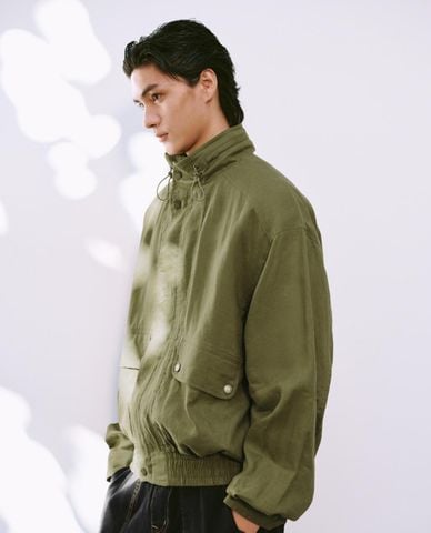  URBAN REVIVO - Áo khoác phối mũ nam túi hộp thanh lịch 