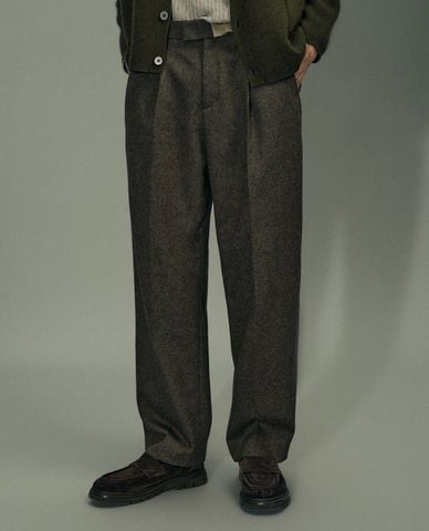  URBAN REVIVO - Quần nam ống rộng xếp li 