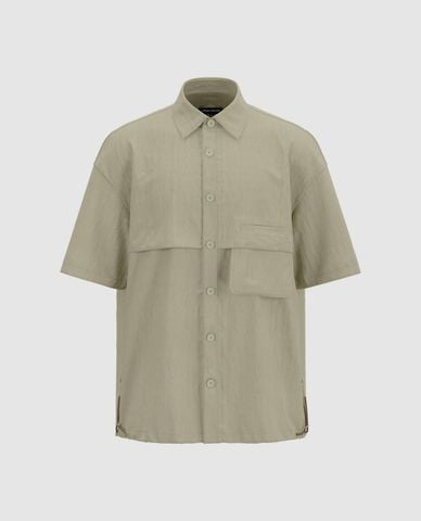  URBAN REVIVO - Áo sơ mi nam cổ bẻ tay ngắn phối túi hộp 