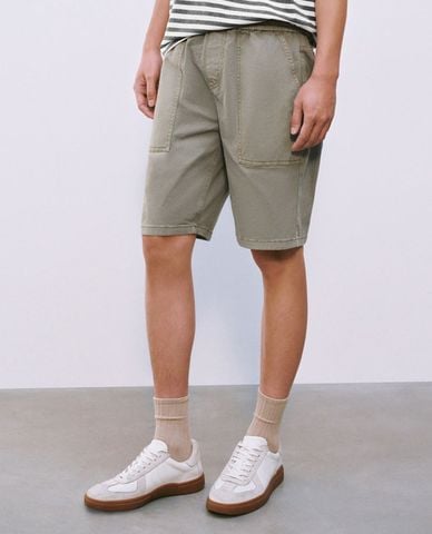  URBAN REVIVO - Quần short jeans nam phối túi hộp 