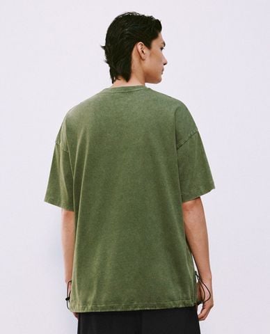  URBAN REVIVO - Áo thun nam cổ tròn tay ngắn phối túi hộp 