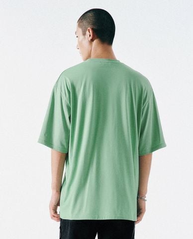  URBAN REVIVO - Áo thun nam cổ tròn tay ngắn in họa tiết 