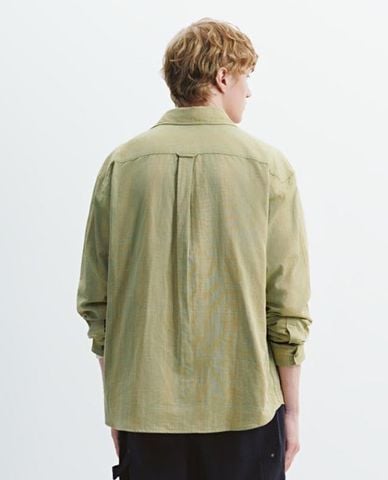  URBAN REVIVO - Áo sơ mi nam cổ bẻ tay dài kẻ sọc 