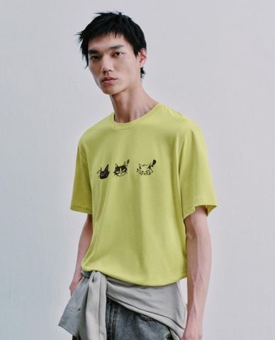  URBAN REVIVO - Áo thun nam cổ tròn tay ngắn in họa tiết 