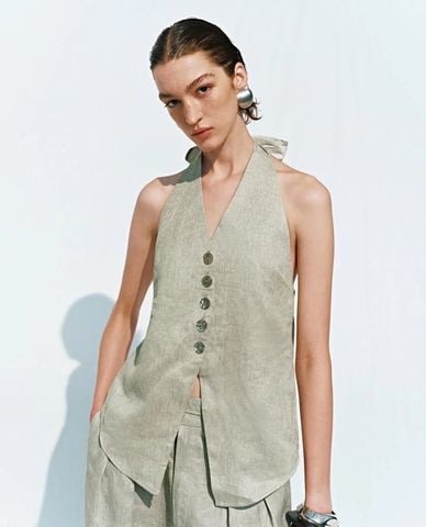  URBAN REVIVO - Áo khoác gilet nữ cổ yếm phối nút 