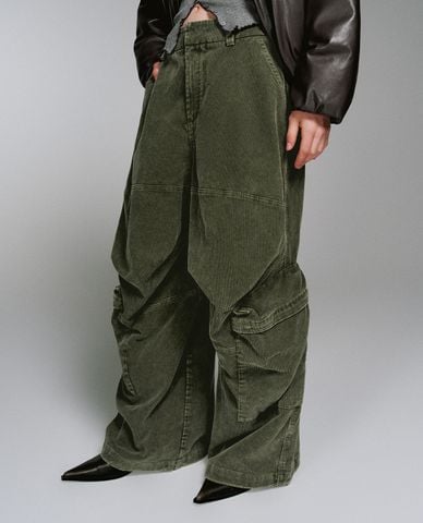  URBAN REVIVO - Quần nữ ống rộng xếp nếp phối túi hộp 