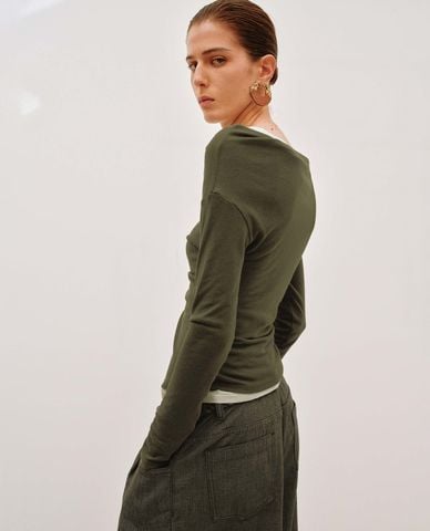  URBAN REVIVO - Áo trễ vai nữ tay dài phối layer 