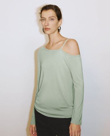  URBAN REVIVO - Áo dệt kim nữ tay dài lệch vai dây rút 