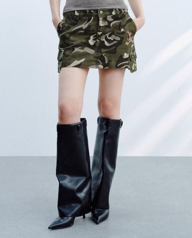  URBAN REVIVO - Chân váy chữ A mini phối túi hộp 