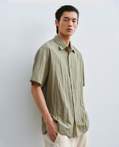  URBAN REVIVO - Áo sơ mi nam cổ bẻ tay ngắn thanh lịch 