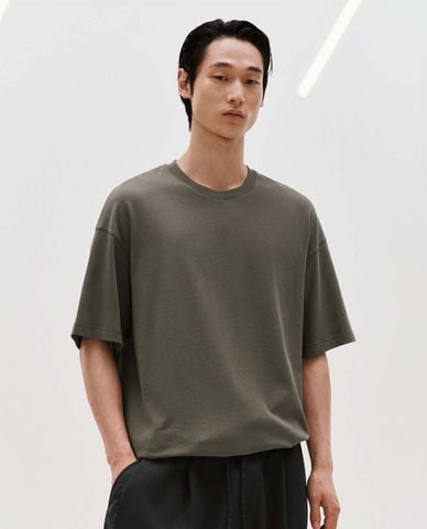  URBAN REVIVO - Áo thun nam cổ tròn tay ngắn tối giản 