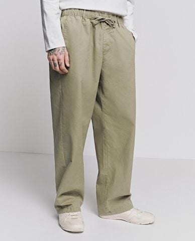  URBAN REVIVO - Quần nam ống đứng lưng thun 