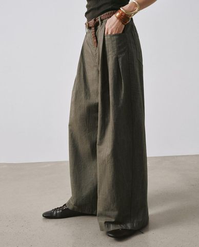  URBAN REVIVO - Quần jeans nữ ống rộng kèm thắt lưng 
