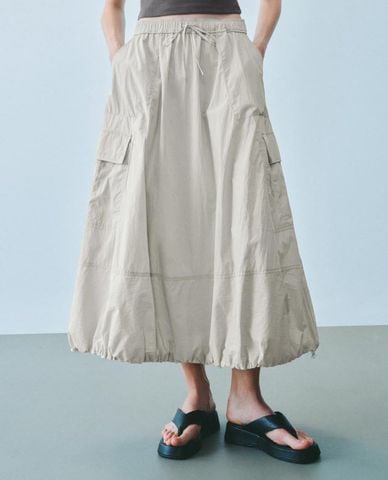  URBAN REVIVO - Chân váy chữ A midi lưng thun túi hộp 