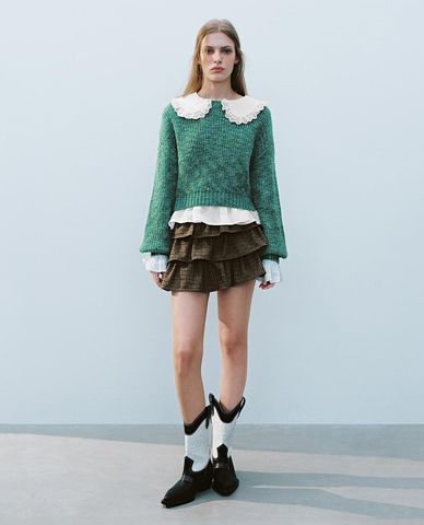  URBAN REVIVO - Áo sweater nữ cổ tròn tay dài phom croptop 