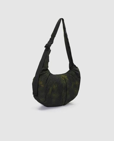  URBAN REVIVO - Túi đeo chéo nam hình bán nguyệt 