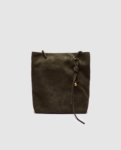  URBAN REVIVO - Túi đeo vai nữ hình vuông phối charm 