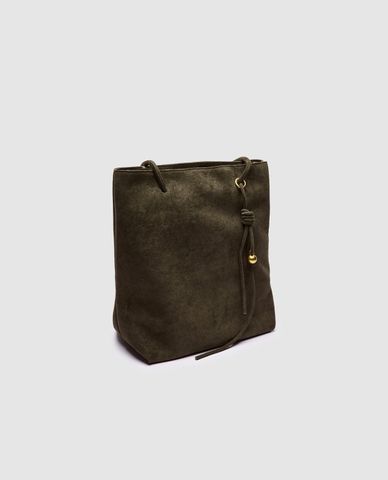  URBAN REVIVO - Túi đeo vai nữ hình vuông phối charm 