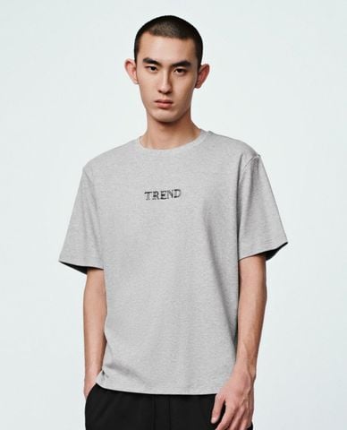  URBAN REVIVO - Áo thun nam cổ tròn tay ngắn in chữ 