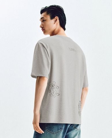  URBAN REVIVO - Áo thun nam cổ tròn tay ngắn in họa tiết 