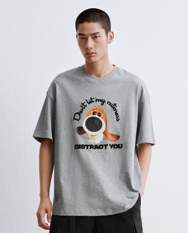  URBAN REVIVO - Áo thun nam cổ tròn tay ngắn in họa tiết 