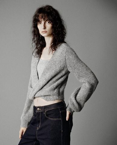  URBAN REVIVO - Áo dệt kim nữ cổ V tay dài đính đá 