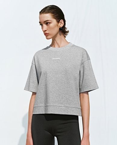  URBAN REVIVO - Áo thun nữ cổ tròn tay ngắn in chữ 