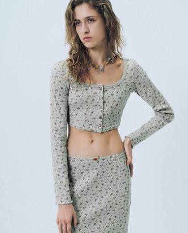  URBAN REVIVO - Áo croptop nữ cổ vuông tay dài Floral 