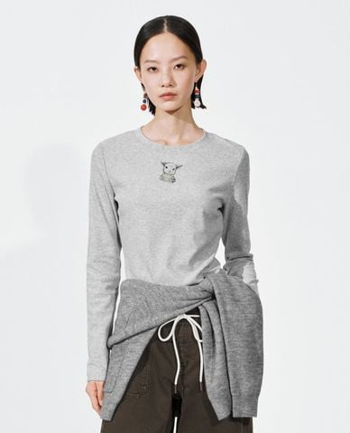  URBAN REVIVO - Áo thun nữ cổ tròn tay dài in họa tiết 