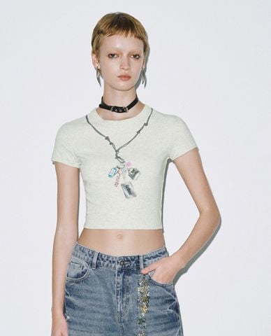  URBAN REVIVO - Áo croptop nữ cổ tròn tay ngắn phom ôm 