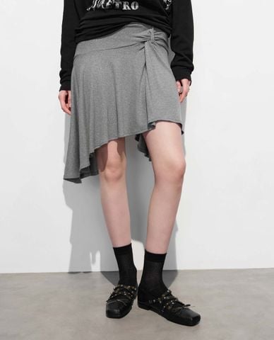  URBAN REVIVO - Chân váy midi bất đối xứng nhún eo 