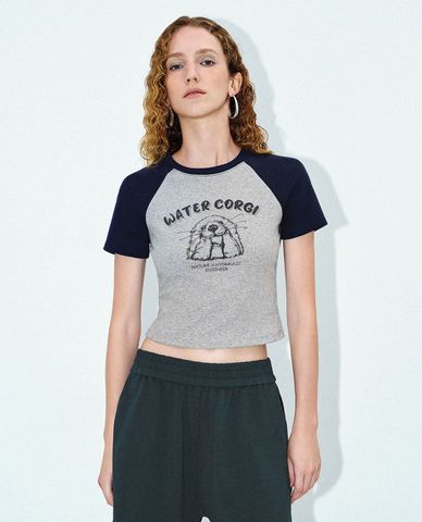  URBAN REVIVO - Áo croptop nữ cổ tròn tay ngắn trẻ trung 