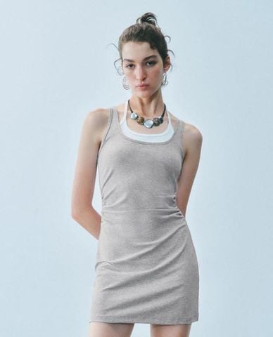  URBAN REVIVO - Đầm sát nách mini phom ôm hai lớp 