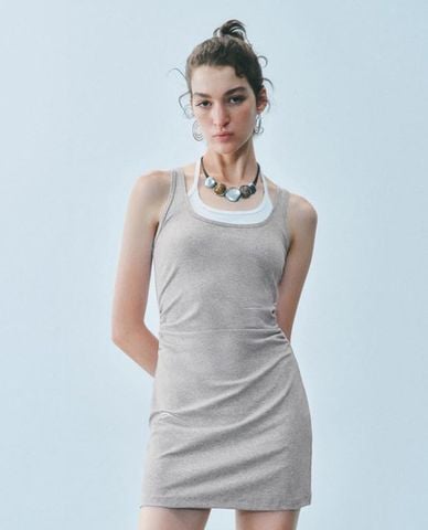  URBAN REVIVO - Đầm sát nách mini phom ôm hai lớp 