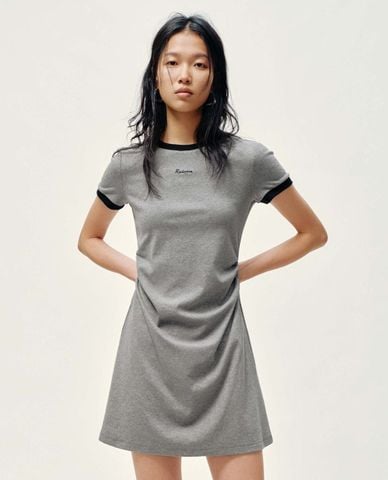  URBAN REVIVO - Đầm mini cổ tròn tay ngắn phối viền 