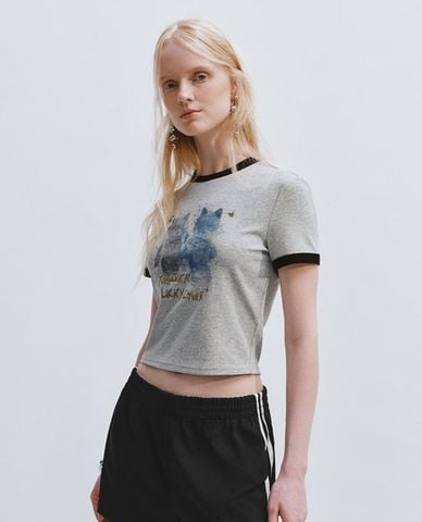  URBAN REVIVO - Áo croptop nữ cổ tròn tay ngắn in họa tiết 