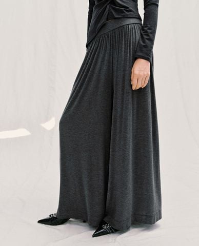  URBAN REVIVO - Quần nữ ống rộng lưng thun xếp li 