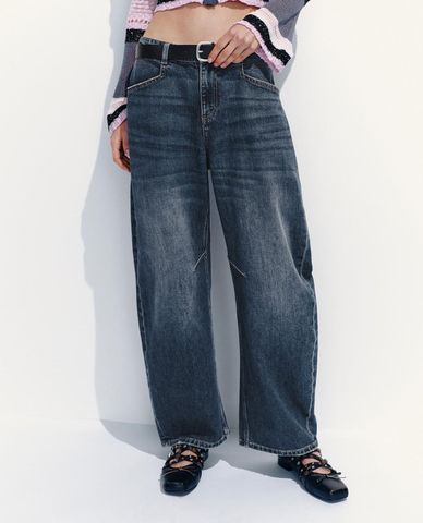  URBAN REVIVO - Quần jeans nữ ống rộng kèm thắt lưng 