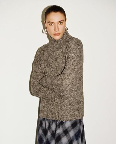  URBAN REVIVO - Áo sweater nữ cổ lọ tay dài phom rộng 