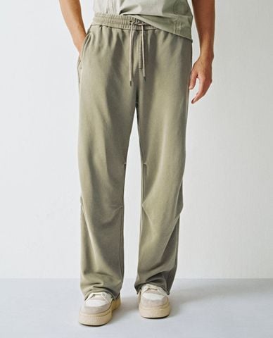  URBAN REVIVO - Quần nam ống rộng lưng thun 