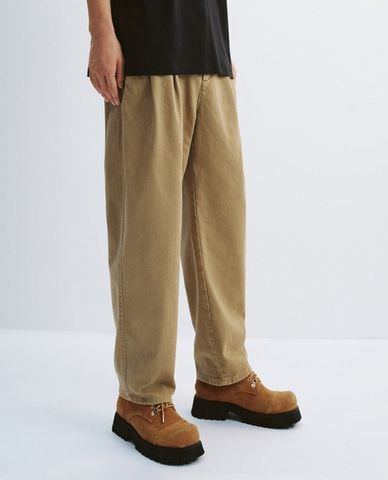  URBAN REVIVO - Quần jeans nam ống đứng cổ điển 