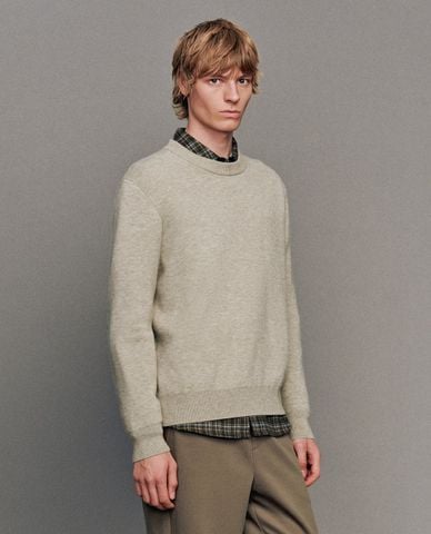  URBAN REVIVO - Áo dệt kim nam cổ tròn tay dài cổ điển 