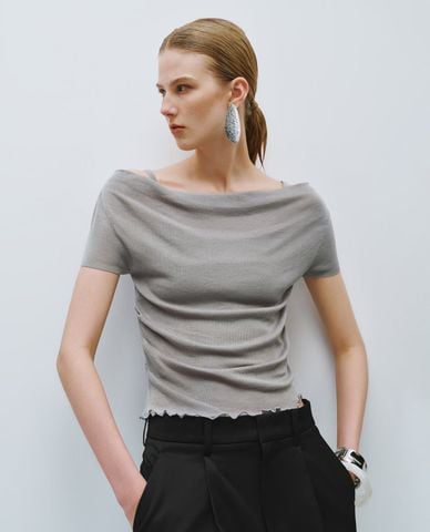  URBAN REVIVO - Áo dệt kim nữ cổ thuyền tay ngắn phom ôm 