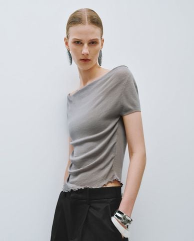  URBAN REVIVO - Áo dệt kim nữ cổ thuyền tay ngắn phom ôm 