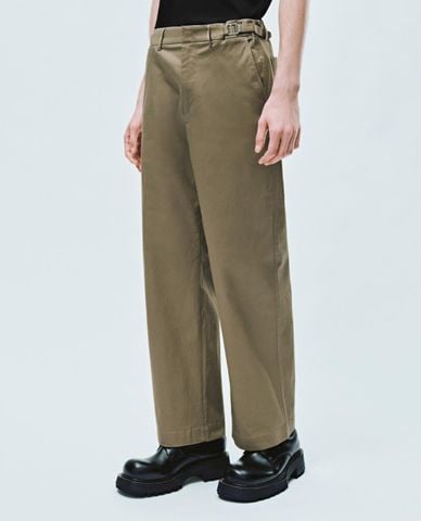  URBAN REVIVO - Quần nam ống rộng lưng cao phối khoá 