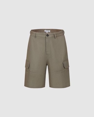  URBAN REVIVO - Quần short nam ngang gối phối túi hộp 