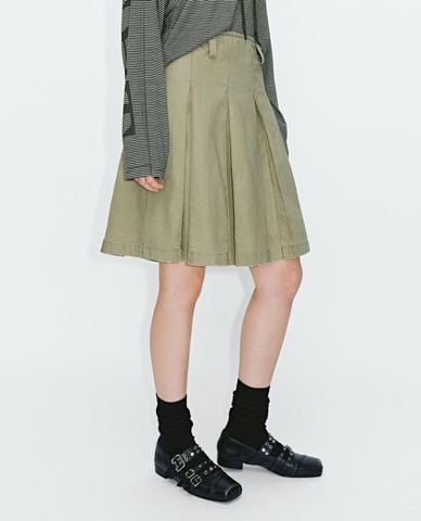  URBAN REVIVO - Chân váy xếp li midi trẻ trung 