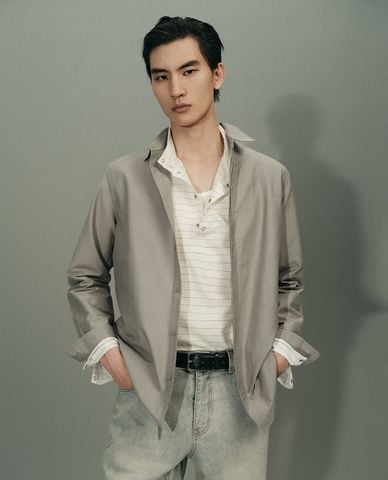  URBAN REVIVO - Áo sơ mi nam cổ bẻ tay dài 