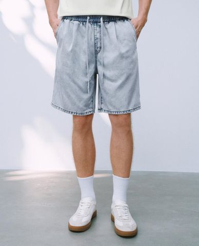  URBAN REVIVO - Quần short jeans nam lưng thun phối dây rút 