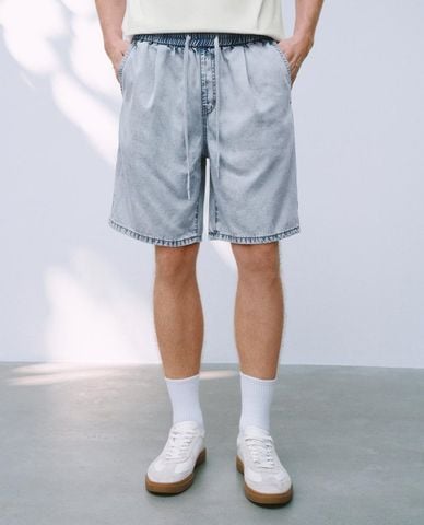  URBAN REVIVO - Quần short jeans nam lưng thun phối dây rút 
